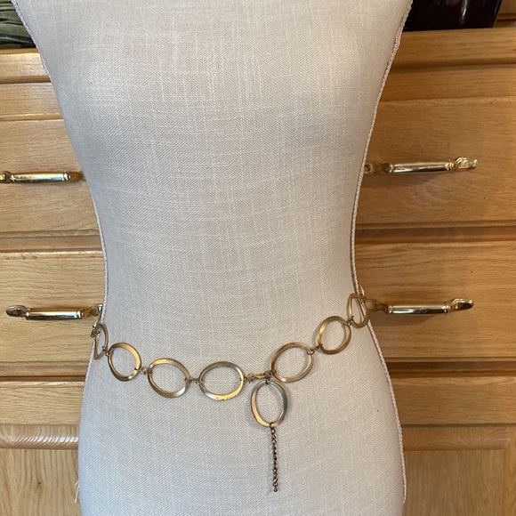 Premier Designs 33”! Large GOLD Chain Link Necklace! 🔥WEAR it as a BELT! ❤️🎄 - Picture 2 of 8